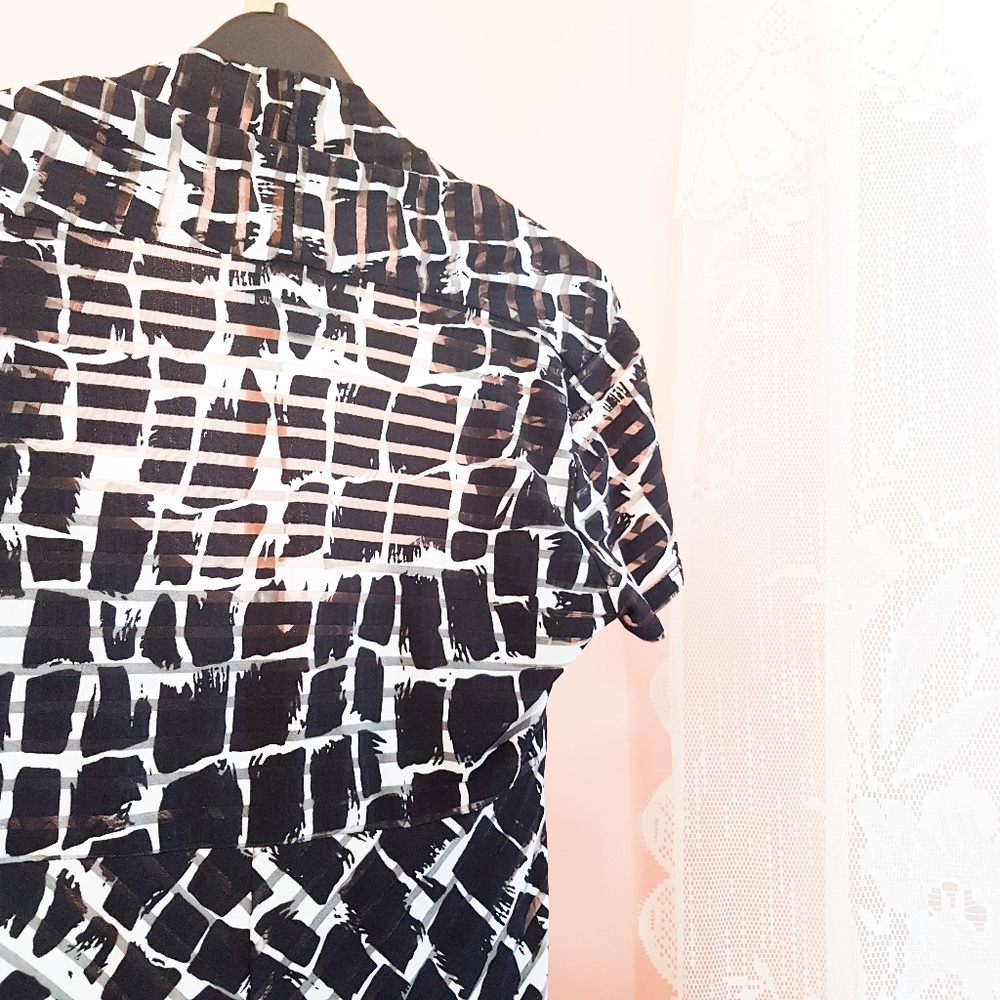 Joseph ribkoff blouse, flattering cut! - Picture 2 of 8